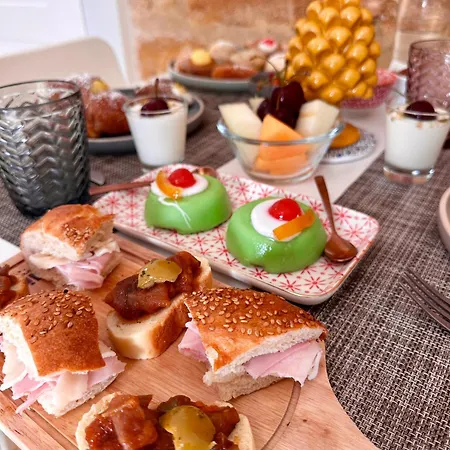 לינה וארוחת בוקר Nike Luxury 4*